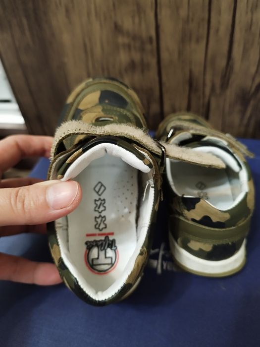 Продам кроссовки