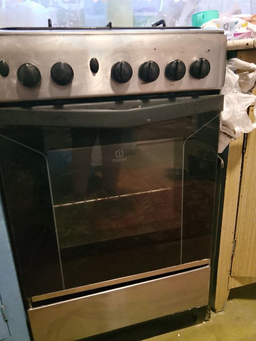 Продам газовую плиту