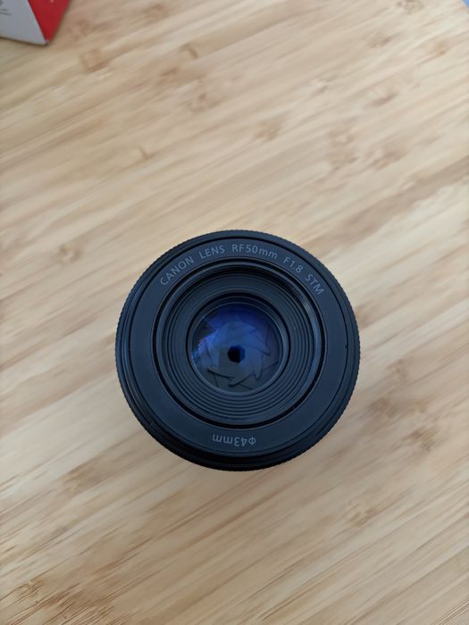 Canon rf 50mm 1.8