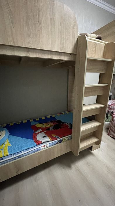 Двухъярусная кровать