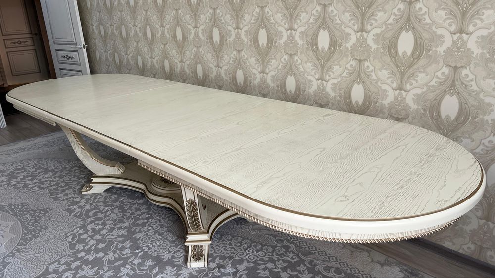 Стол и стулья 4 метр