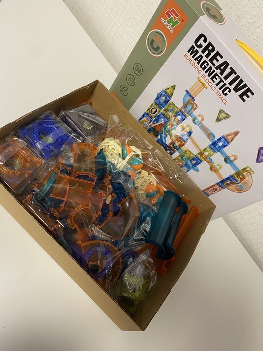 Магнитен конструктор Път с топчета - 108 части