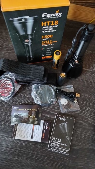 Продавам далекобоен фенер Fenix HT 18