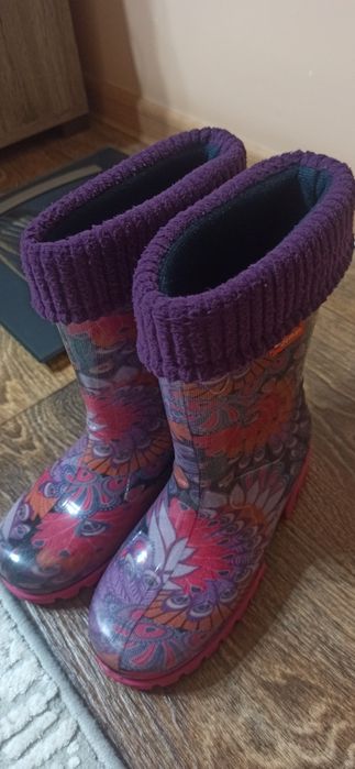 Продам сапожки резиновые для девочки