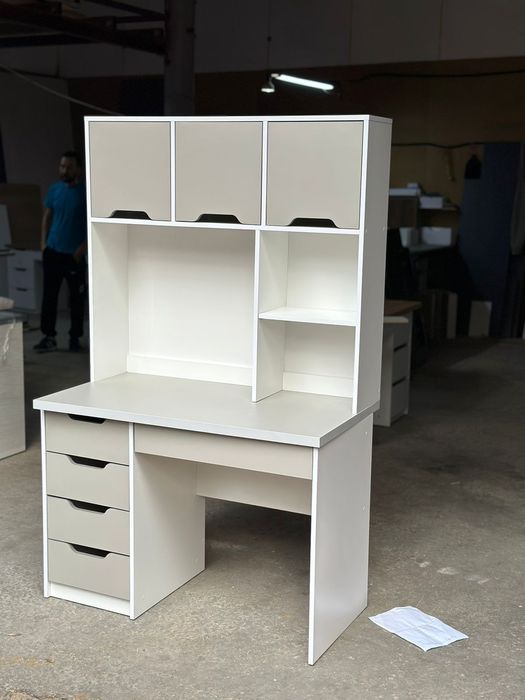 Столы с полками.