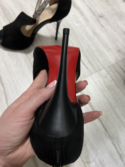 Продам босоножки