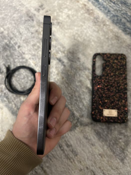 (Galaxy S24+) с кълъф и кабел, чисто нов!