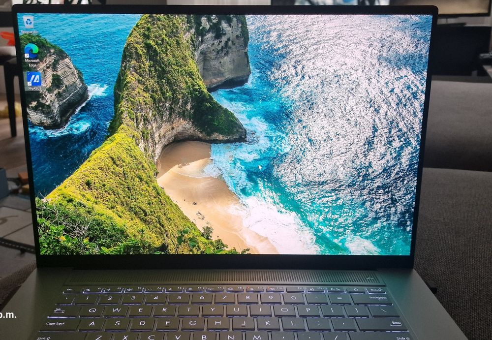 Лаптоп ASUS Zenbook S 16, AMD Ryzen AI 9 365, 24 GB DDR5 RAM, 1 TB PCIe SSD, 16” 3K сензорен екран (2880x1800), AMD Radeon 880M, Win 11 pro