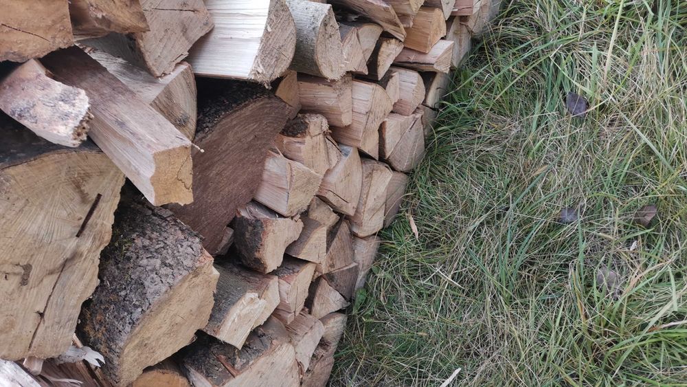 Lemne de foc uscate, taiate, gata de folosit, Făgăraș