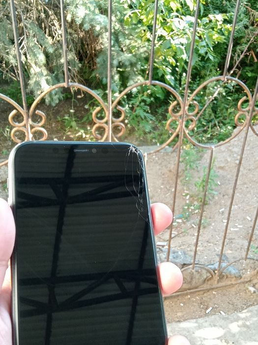 iPhone 11 black 64gb