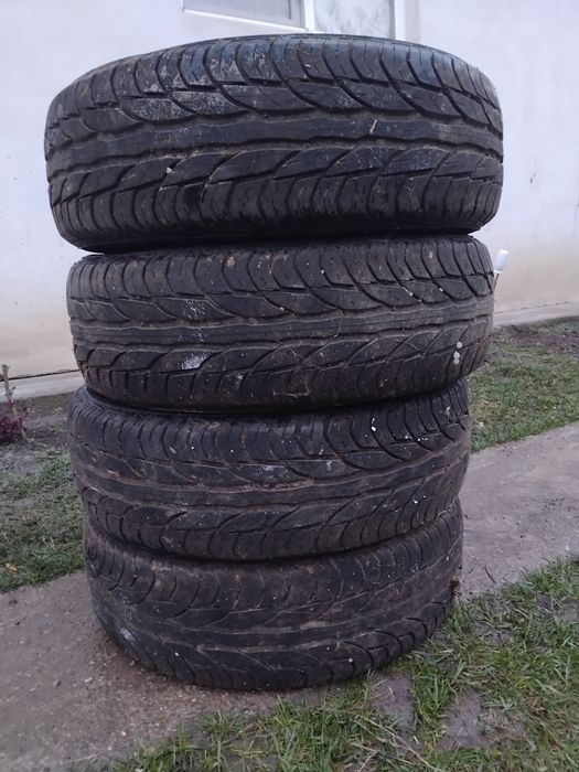 Vând 4 anvelope mașină