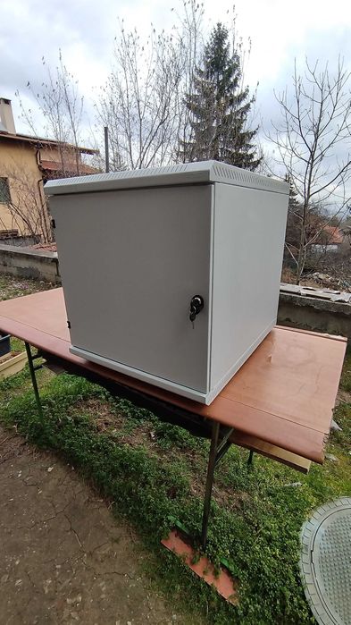 Комуникационен шкаф - сървърен шкаф - рак шкаф 12U Triton.