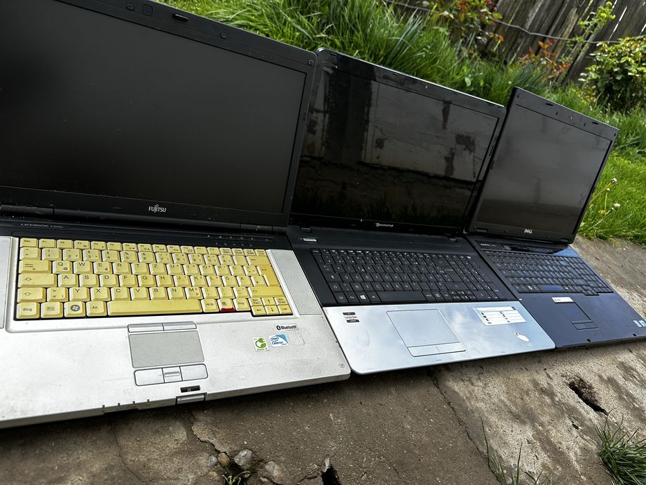 Lot 3 laptopuri Fujitsu  Packard Bell  Dell