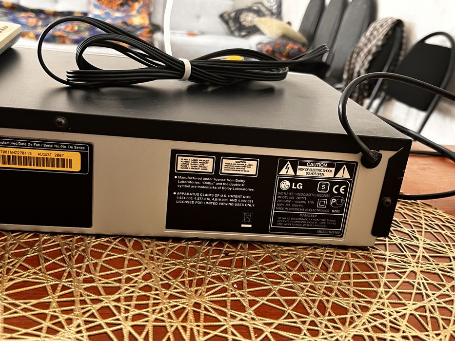 Комбоплеер LG (видеокасеты и диски)