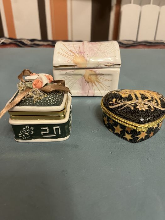 Комплект от две малки кутийки за бижута
