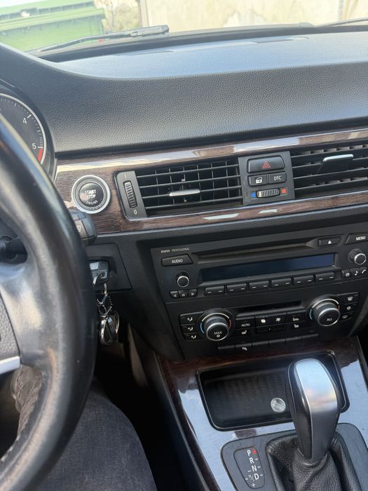 Vand sau schimb Bmw 320 d 2011 numere rosii valabiele 2 luni