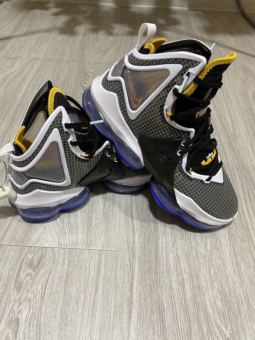 Кроссовки  LEbron James