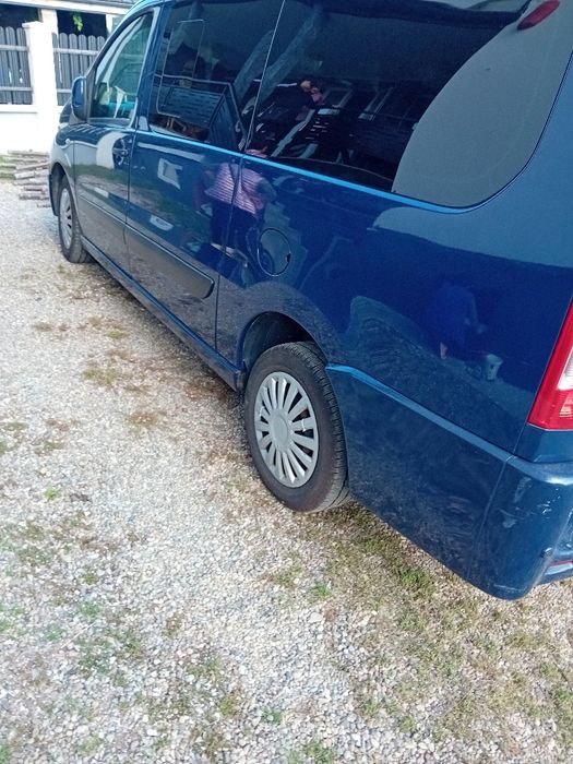 Vând  autoturism
