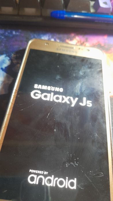 Самсунг j5  в среднем состояние
