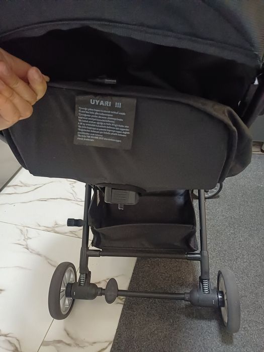 Продаётся фирменный коляска Cybex quero