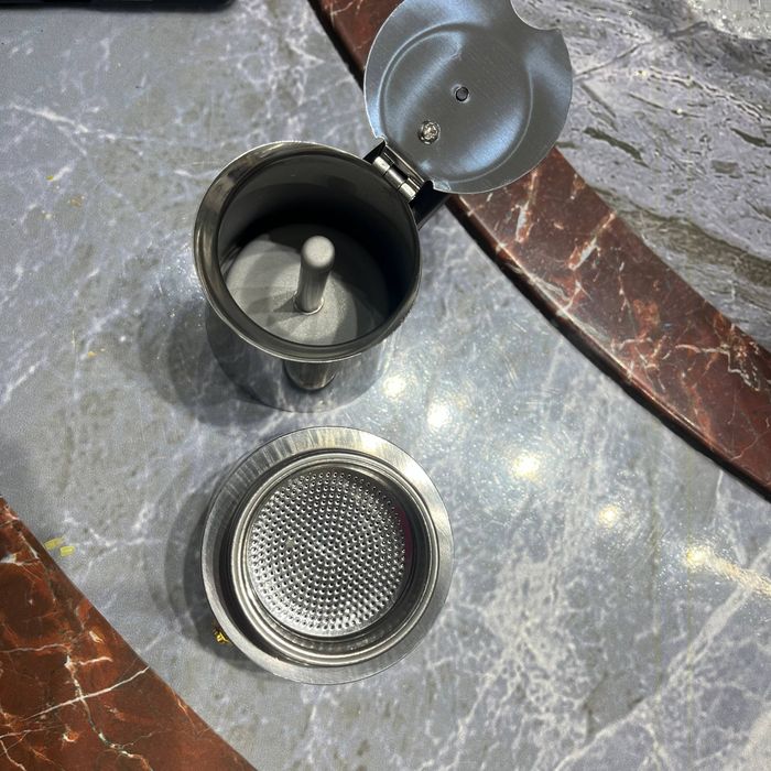 Qahva maker sotiladi