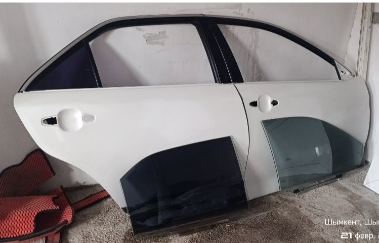 Продам двери правые от камри 50