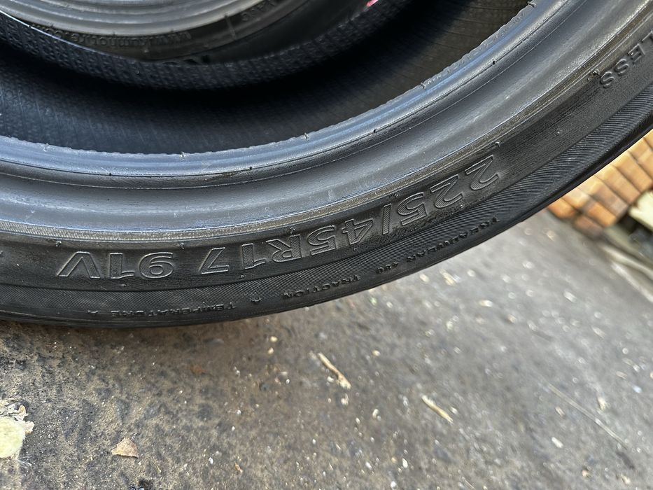 Шины 225/45/17 летние kumho