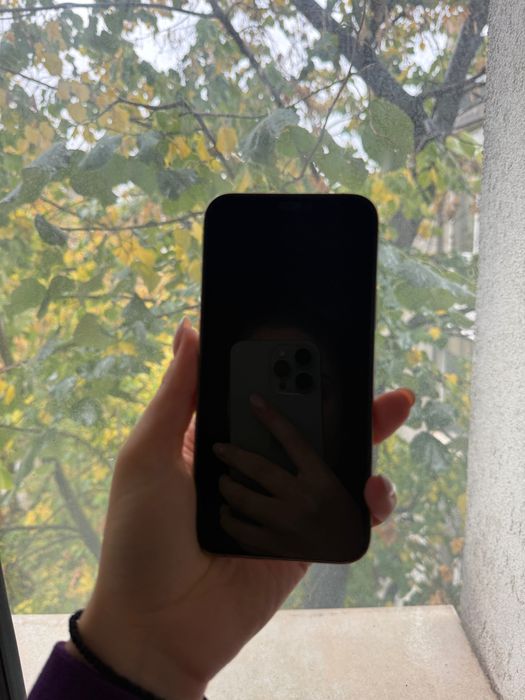 Telefon iphone 12 pro.