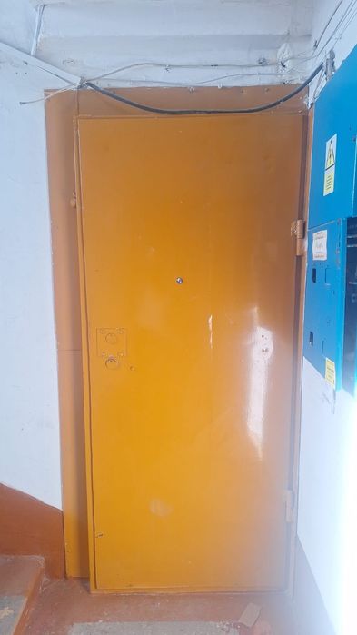 Продам дверь с замком 20 000