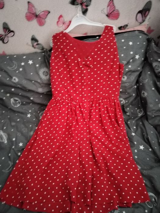 Продам платья разные