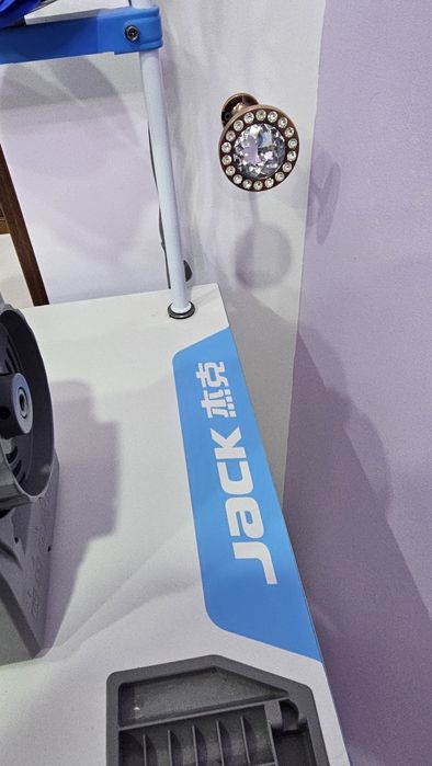 Срочно! Швейная машинка Jack F5, новая!