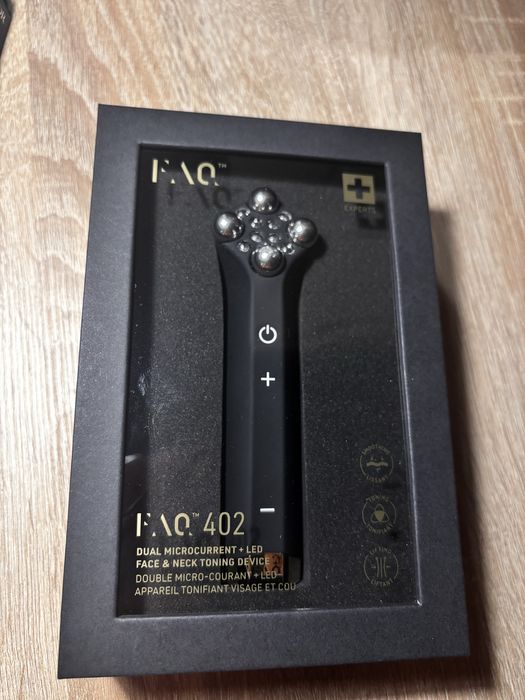 Foreo FAQ 402 - уред за моделиране на лице