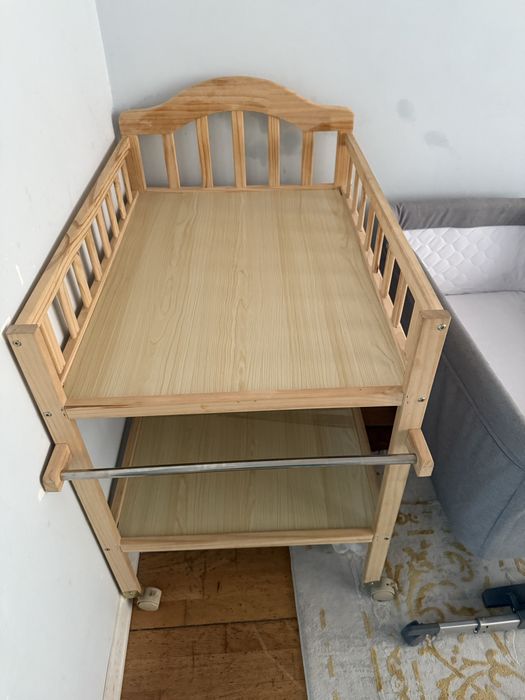 Продам пеленальный столик