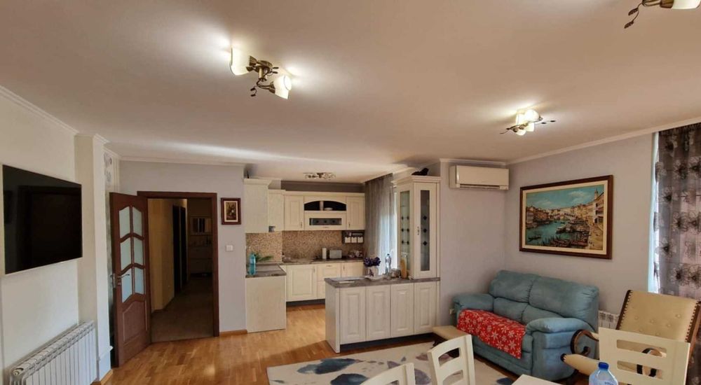 154м2, Ид.център, нов, три спални, ТЕЦ, асансьор