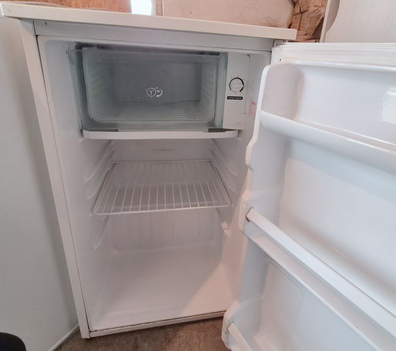 Продам холодильник офисный 2шт