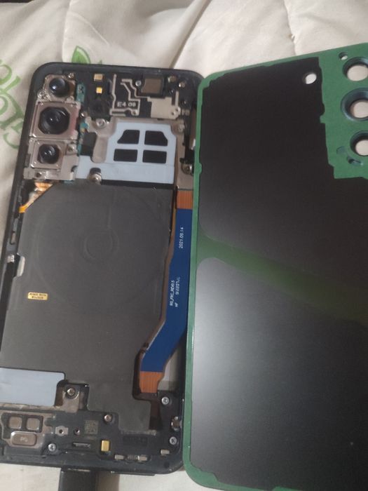 Samsung S22 5G Смарт телефон може начасти