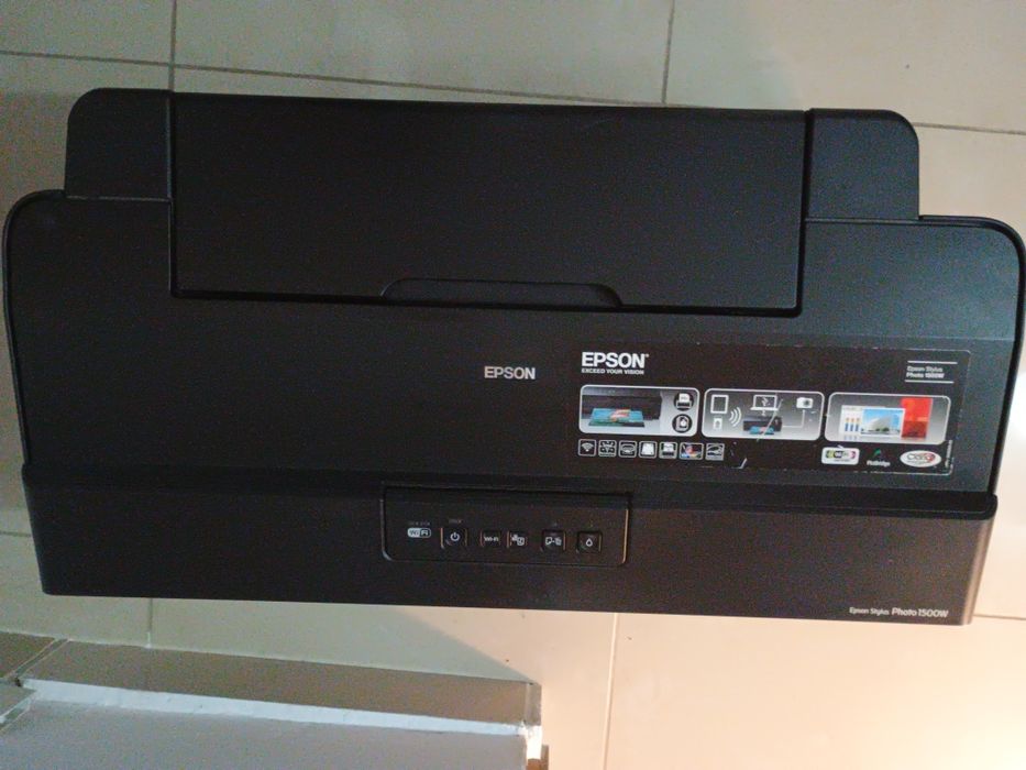 Vând imprimanta Epson stylus 1500w  perfecta