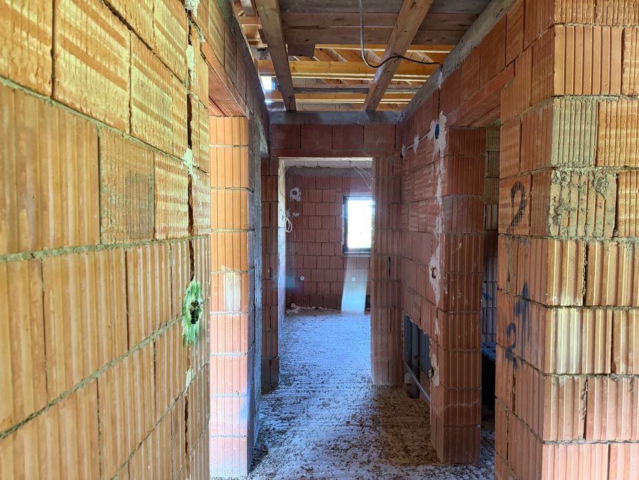 Casă individuală de vânzare – 220 mp utili, teren 400 mp