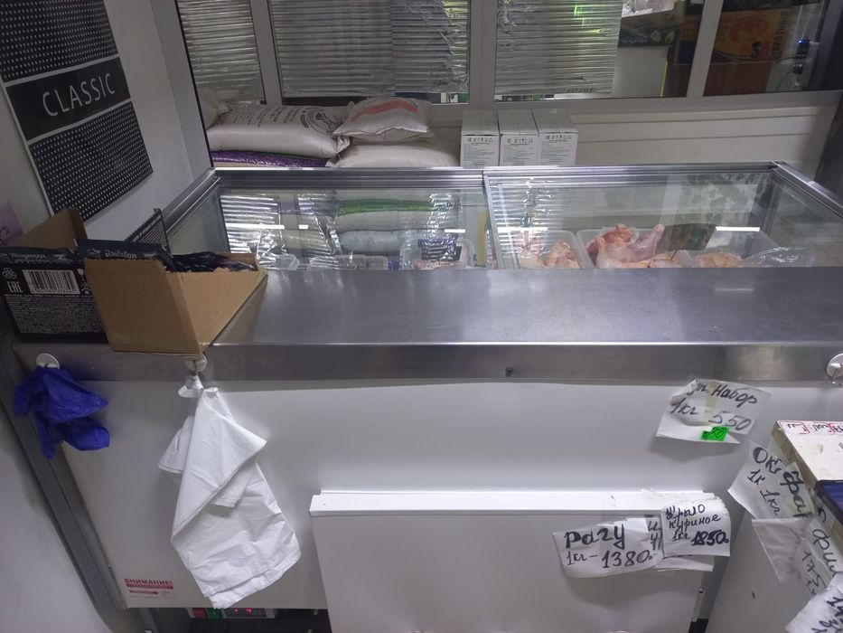 Холодильник ветринный морозит