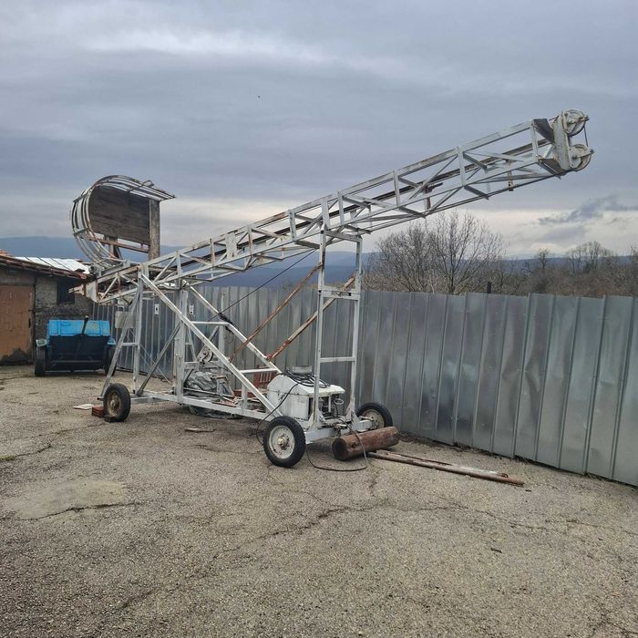 Продавам хаспел на колесар с работна височина 8м