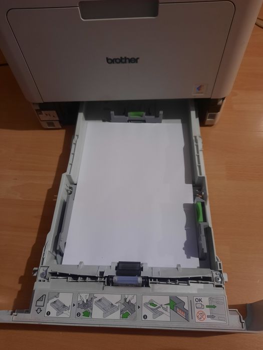 Imprimanta laser color Brother HL-L 8260 CDW și 5 tonere