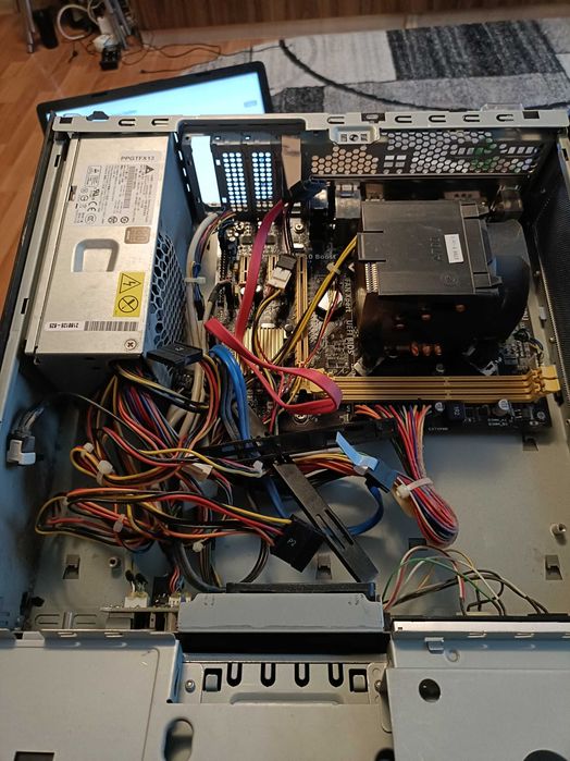 Carcasa PC desktop format ingust SFF - sursa + unitate DVD-RW + cabluri + cooler special pt acest tip de carcasa