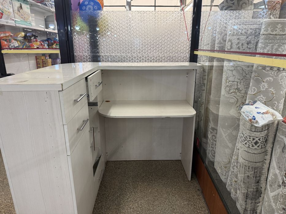 Кассовый стол белая