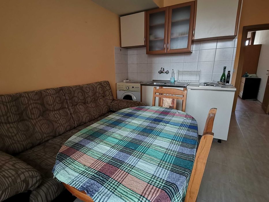 Дава се под наем Двустаен апартамент в Бургас, Център - 60 кв.м за 183.6 € - Снимка #1