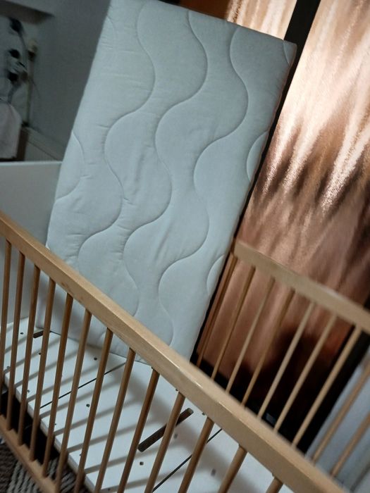 Vand pătuț bebeluș nou ,nefolosit deloc , saltea de cocos nouă