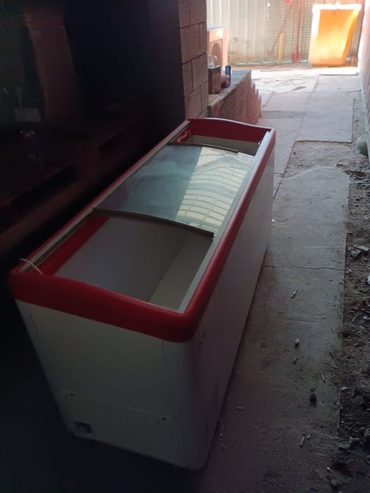 Морозильники -витринный морозильник