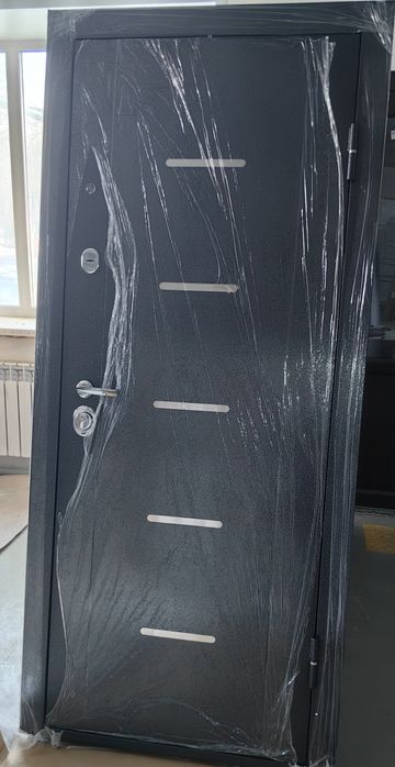 Продам входную дверь