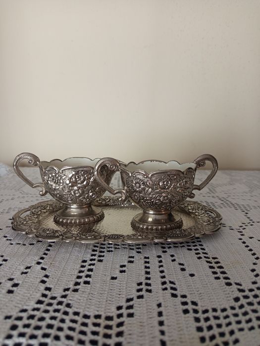 Порцелан , стъкло, месинг,Цептер