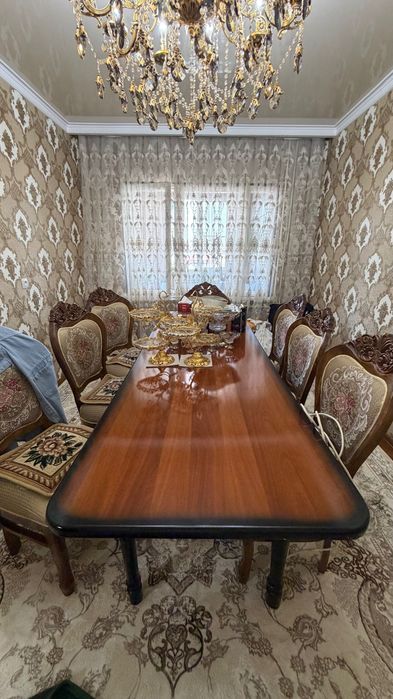 Мебель стол и стулья