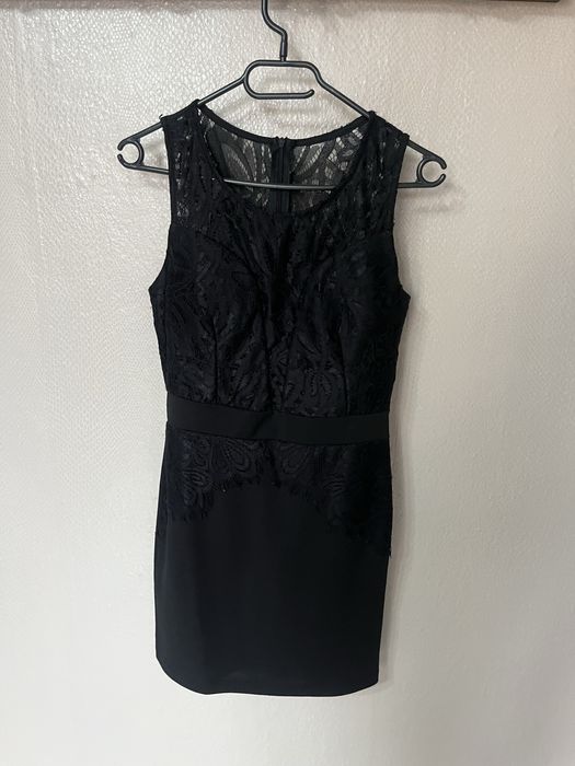 Официални рокли.